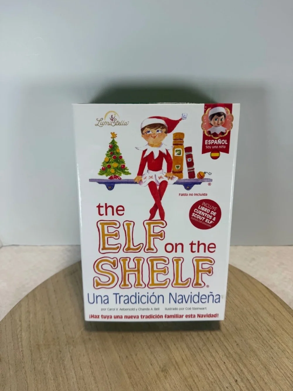 The Elf on the Shelf Spanish Girl Scout Elf Una Tradición Navideña Book Set NOB